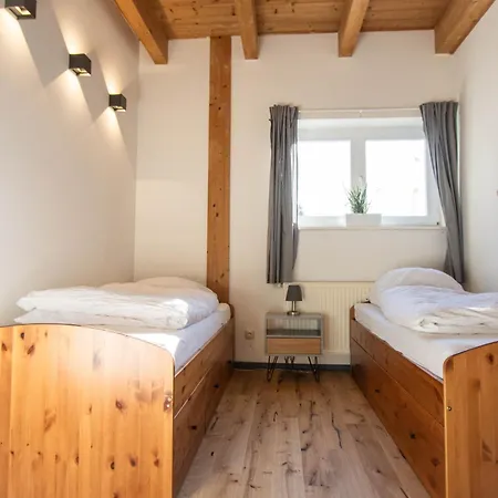 Oder 1-16 Personen Im Blauen Haus Хостел