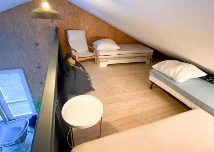 Oder 1-16 Personen Im Blauen Haus Hostel *